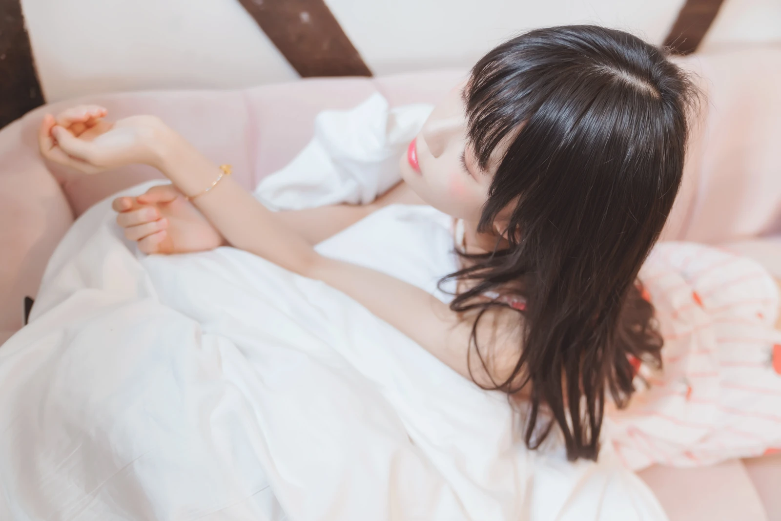 桜桃喵---甜甜之唇边小草莓-[13P-89MB]