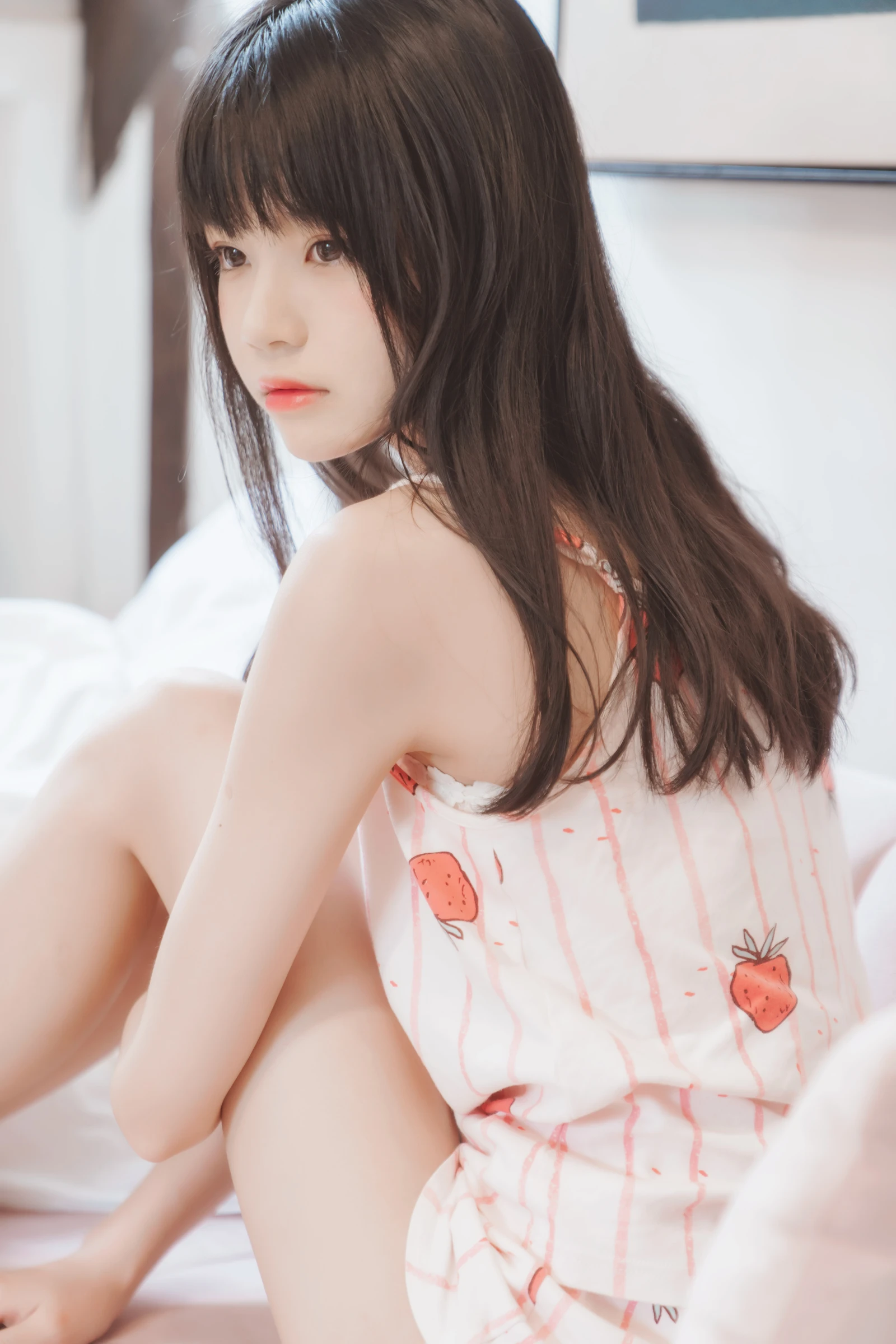 桜桃喵---甜甜之唇边小草莓-[13P-89MB]