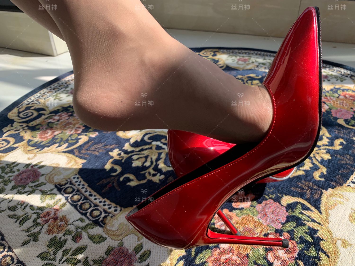 微博性感美妇丝月神丝袜美脚写真合集下载柠檬皮-24.jpg