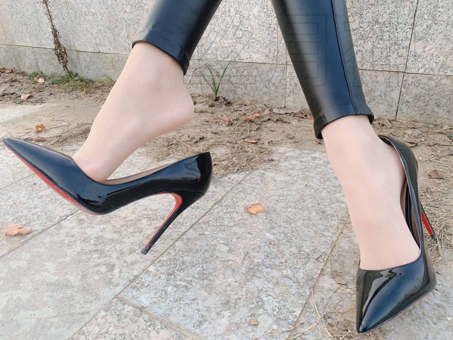 微博性感美妇丝月神丝袜美脚写真合集下载柠檬皮-38.jpg