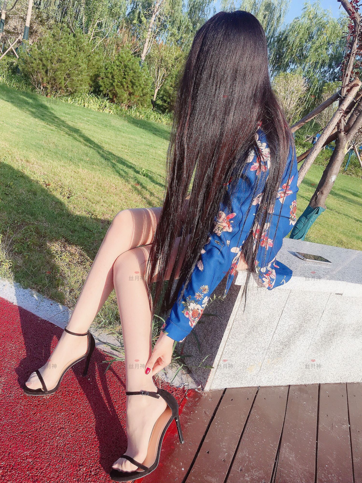 微博性感美妇丝月神丝袜美脚写真合集下载柠檬皮-7.jpg
