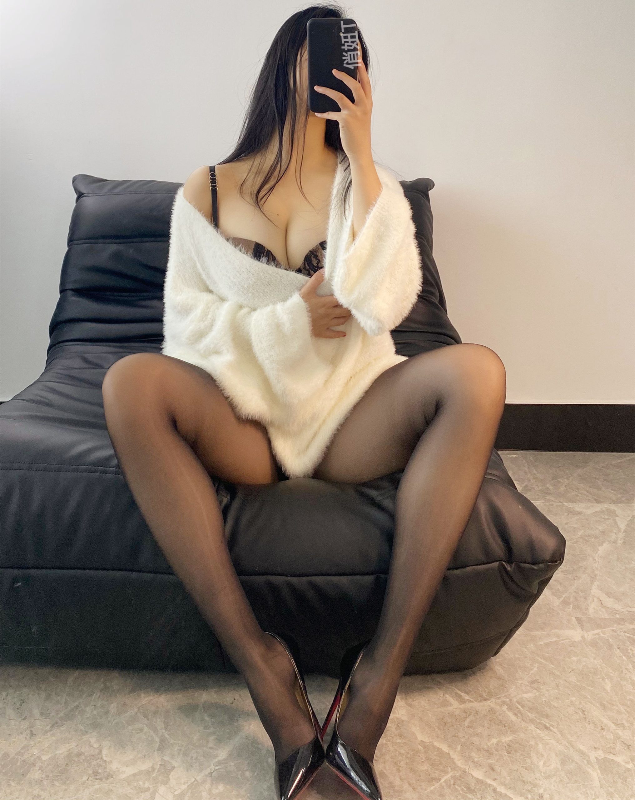 微博美少妇俏妞qiaoniuTT微密圈视图合集丝袜美腿高跟鞋下载-16.jpg