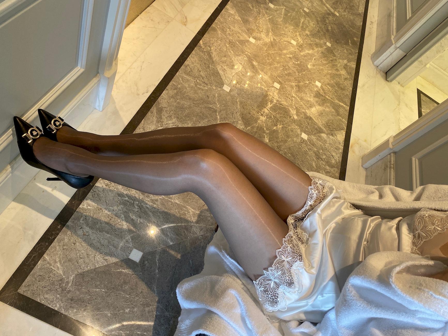软妹小九九July芝岚丝袜美脚自拍写真下载-20.jpg